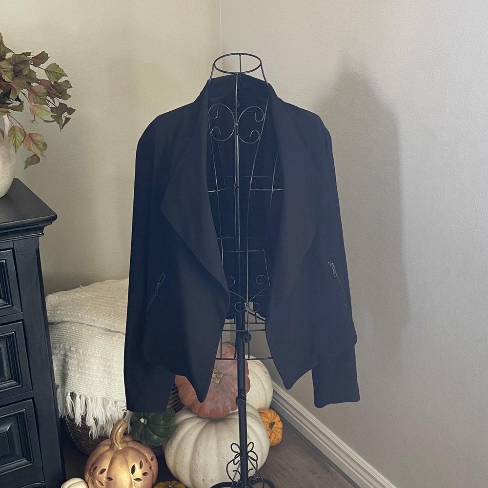 Elegant Black Women's Blazer